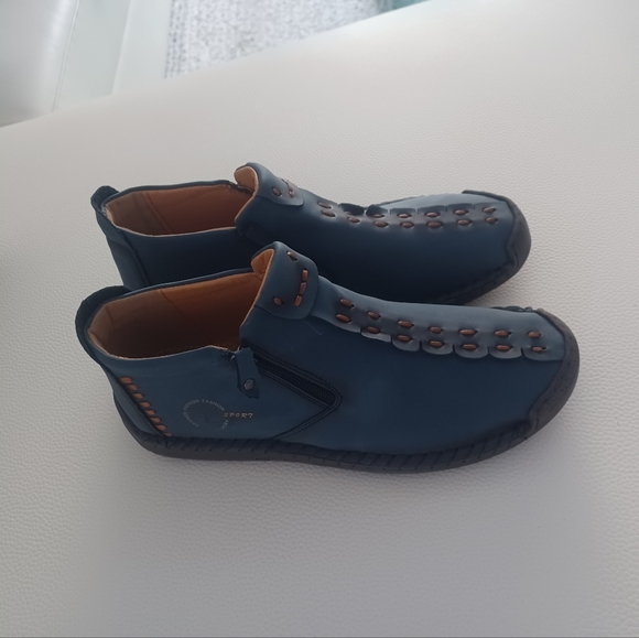 Shoes - Picture 4 of 10